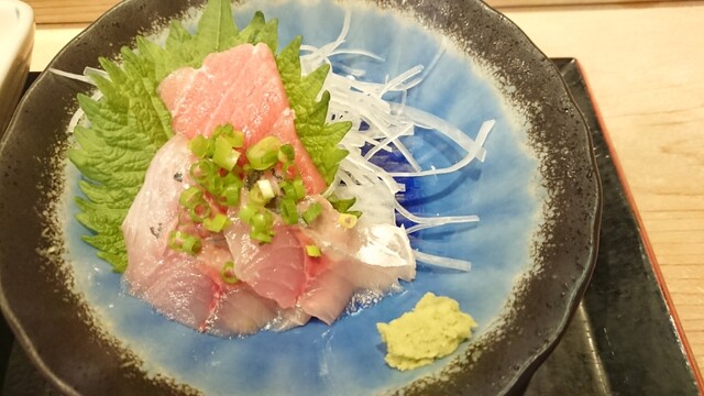 刺身の盛り合わせ