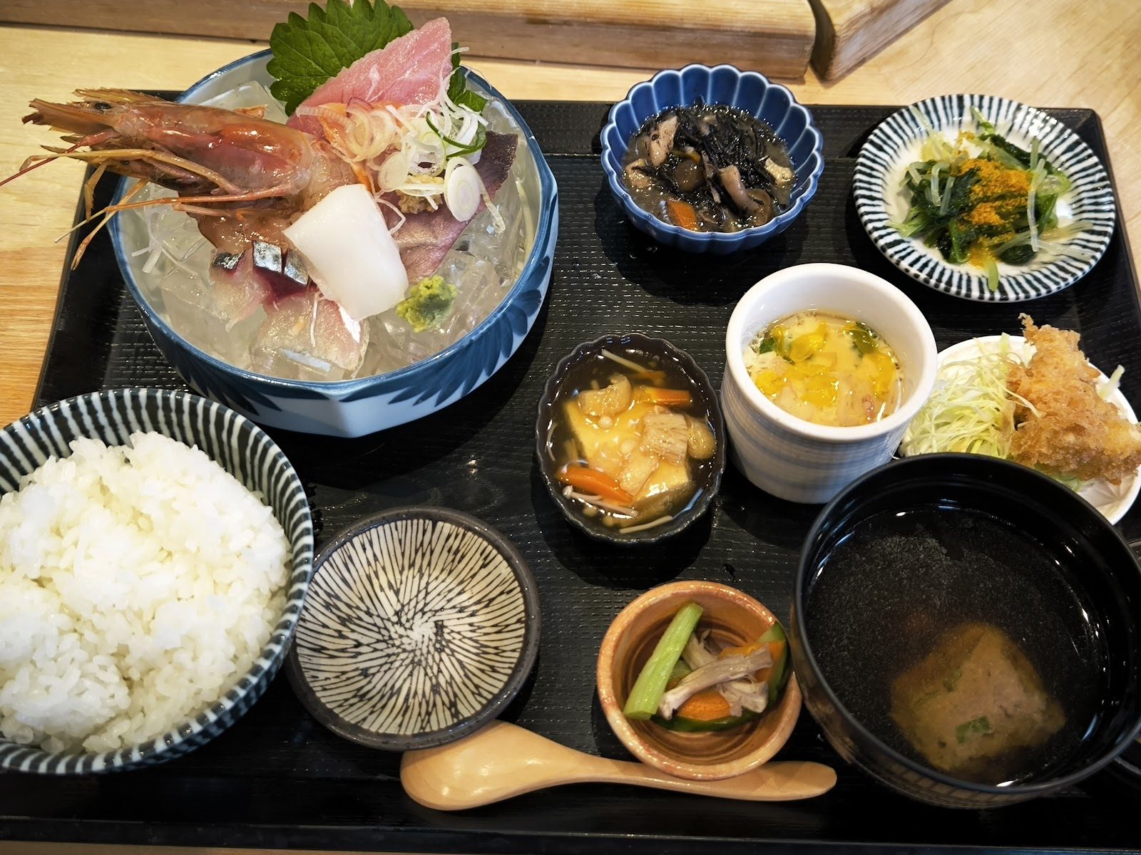 刺身と小鉢